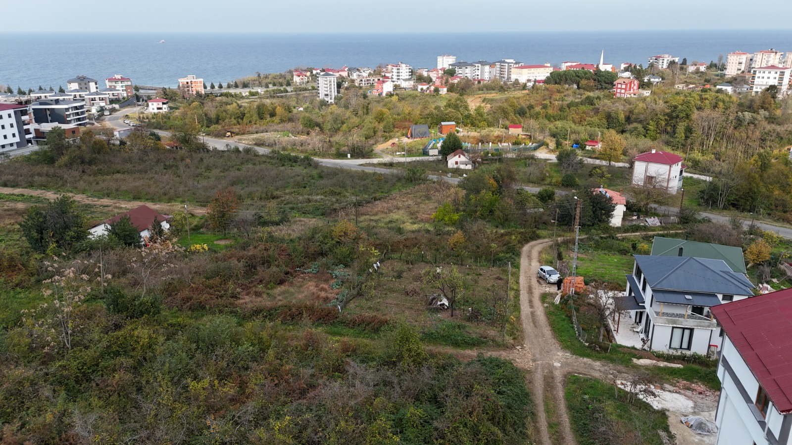 MABEL GAYRİMENKUL/ADACIKTA DENİZ MANZARALI İMARLI VİLLALIK ARSA
